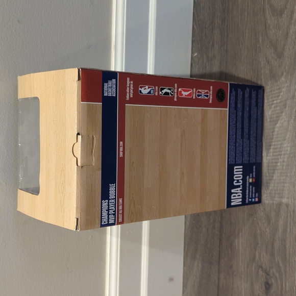 Kawhi Leonard - Picture 3 of 3